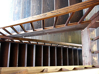 木造校舎の階段